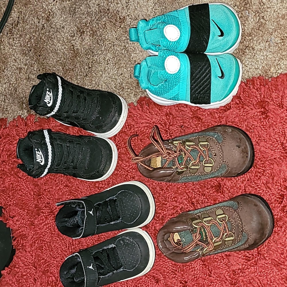 4pair of shoes